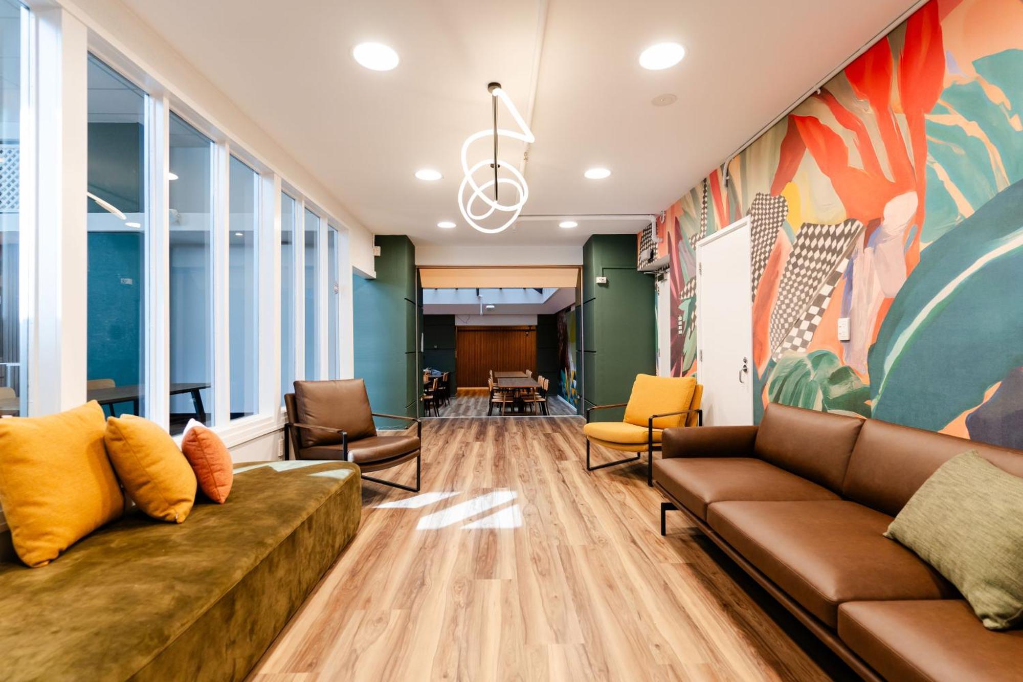 A Pousada Haka House Wellington Exterior foto The lounge at the 1000 Innovation Drive location
