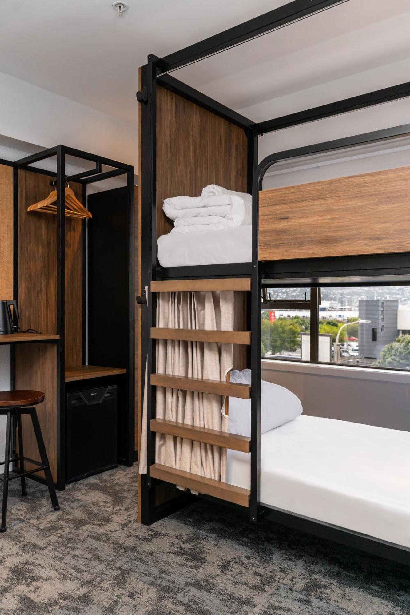 A Pousada Haka House Wellington Exterior foto A bunk bed in a hotel room