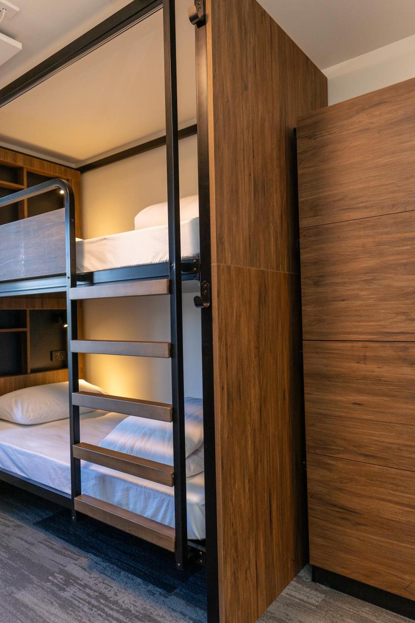 A Pousada Haka House Wellington Exterior foto A bunk bed in a capsule hotel