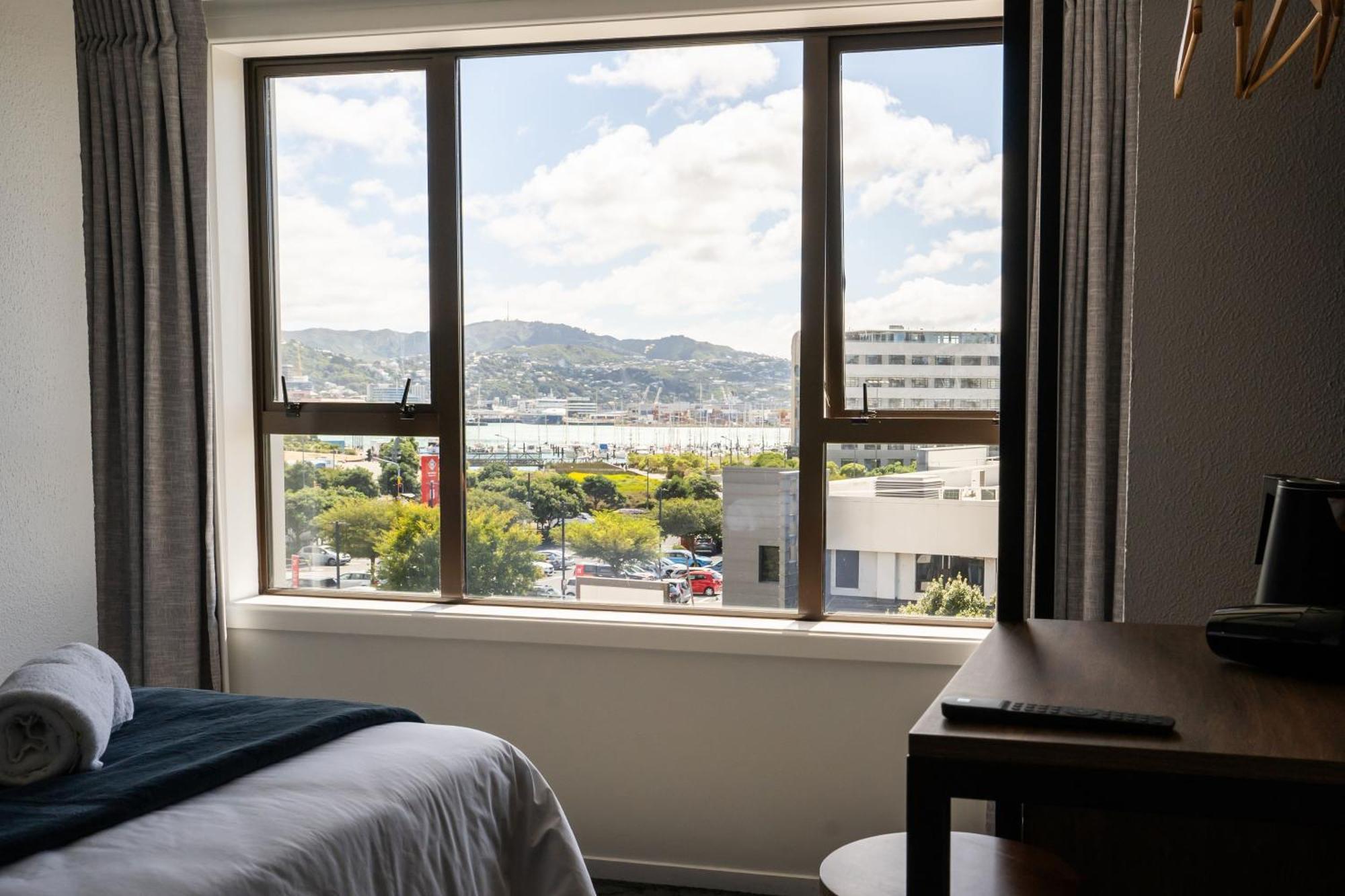 A Pousada Haka House Wellington Exterior foto A view from a student apartment