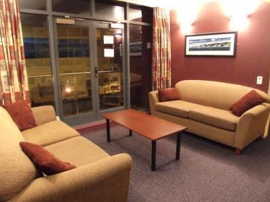 A Pousada Haka House Wellington Exterior foto The lounge at the airport